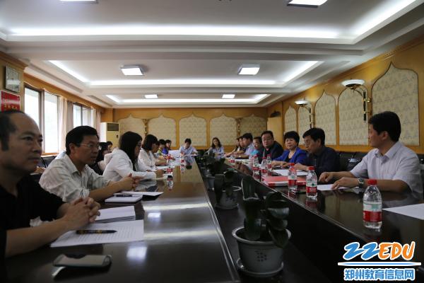 郑州回中邀请专家团队指导学科活动 促进教师专业发展