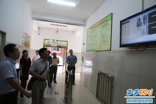 郑州回中迎安全大检查，筑牢校园安全防护网
